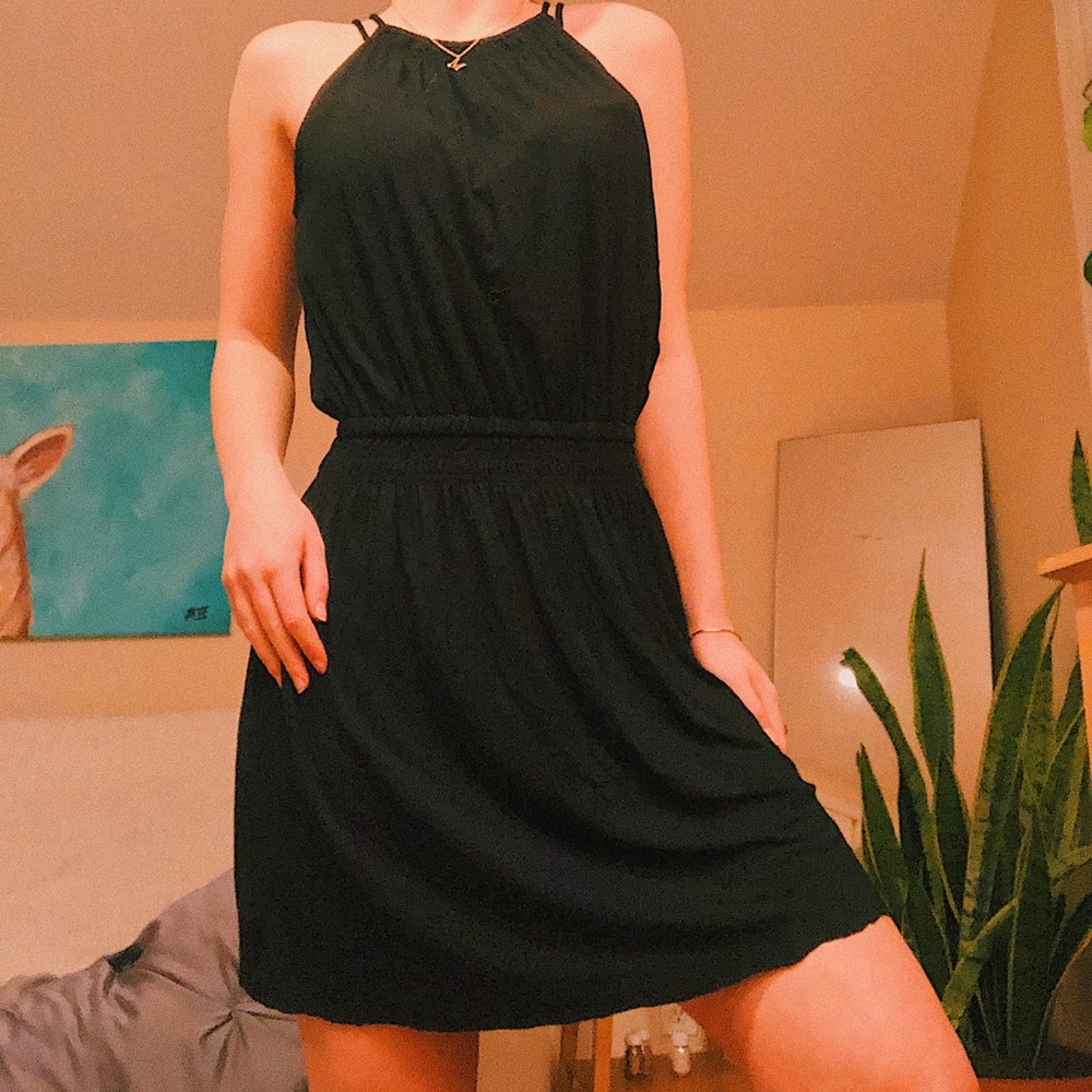 SUPER COMFY// simple waist sliming sun dress☀️